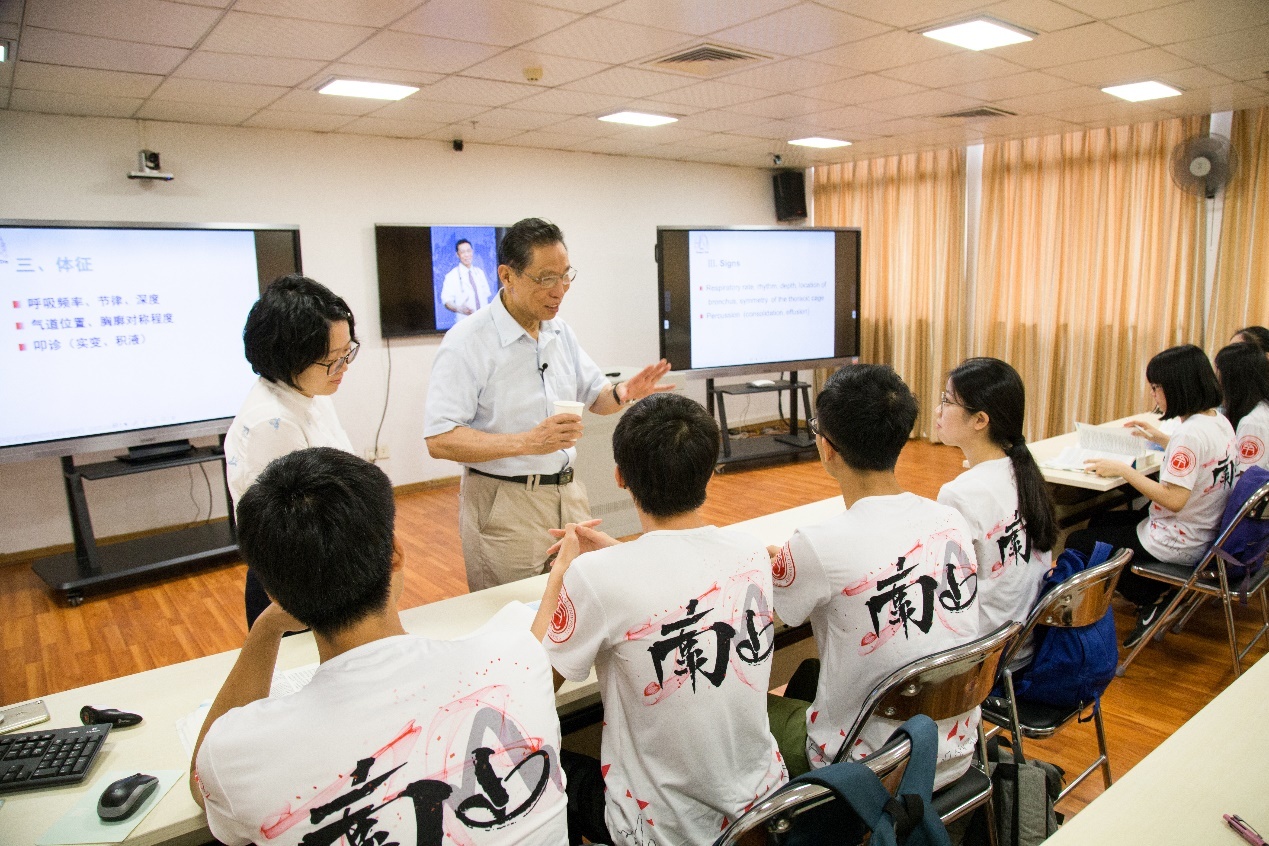 大学的临床医学专业,那么我们还是有较多机会听到钟南山院士讲课的